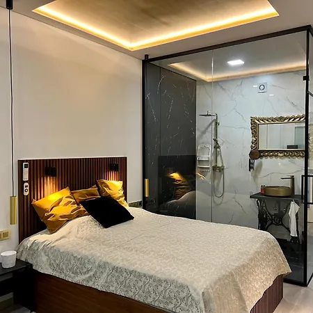 Golden At Erzsebet Bridge * Будапешт