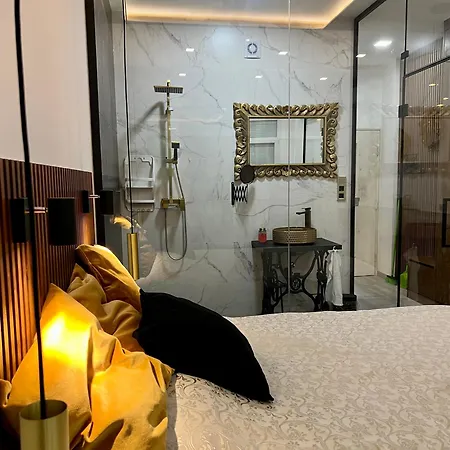 Апартаменты Golden At Erzsebet Bridge