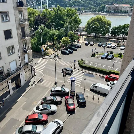 Golden At Erzsebet Bridge Апартаменты Будапешт